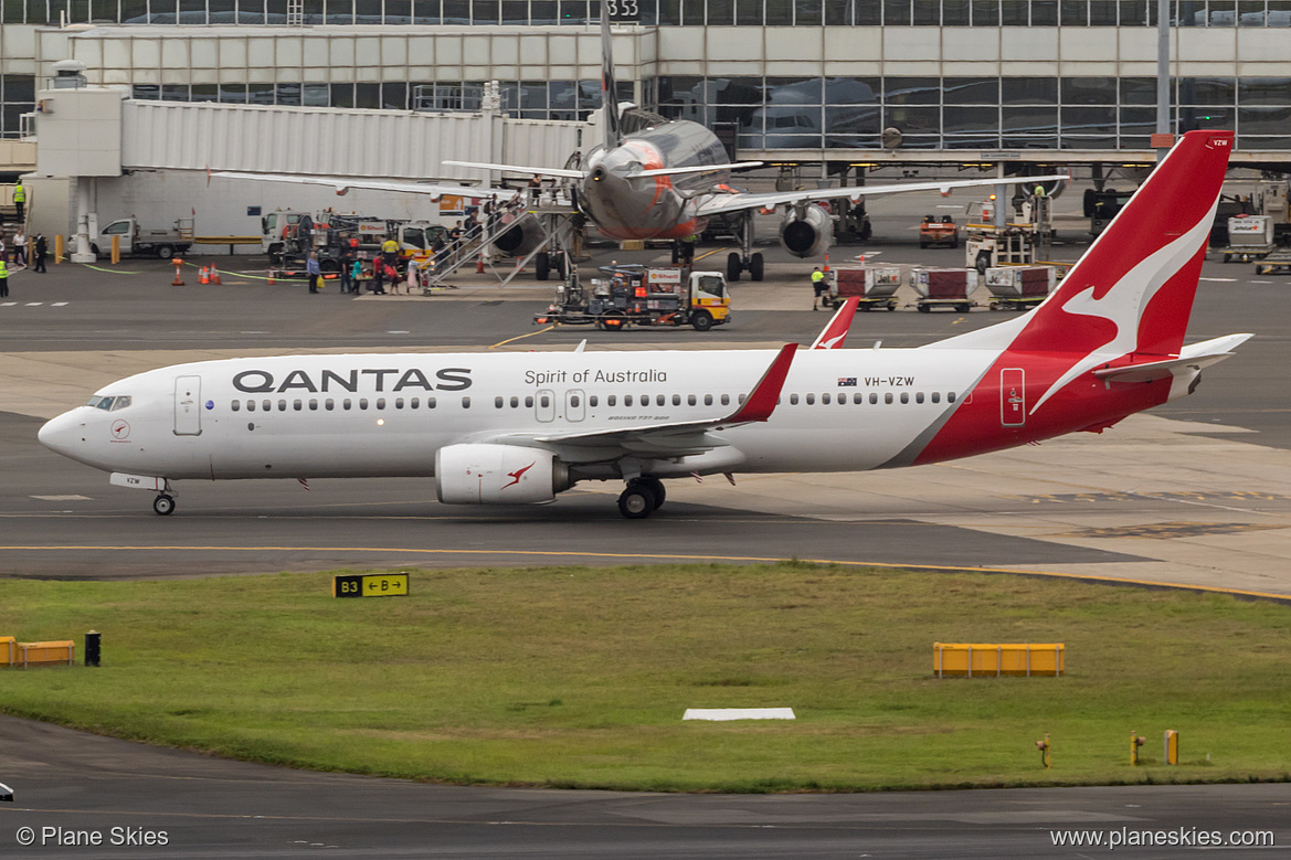 Qantas Boeing 737-800 VH-VZW at Sydney Kingsford Smith International Airport (YSSY/SYD)