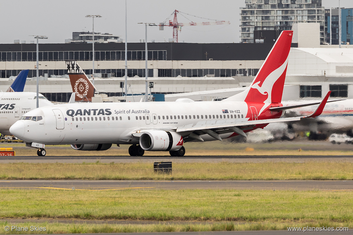 Qantas Boeing 737-800 VH-VZZ at Sydney Kingsford Smith International Airport (YSSY/SYD) Qantas Boeing 737-800 VH-VZZ at Sydney Kingsford Smith International Airport (YSSY/SYD)