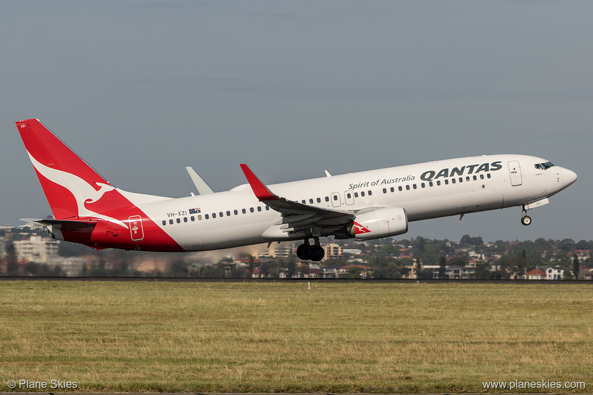 Qantas Boeing 737-800 VH-XZI at Sydney Kingsford Smith International Airport (YSSY/SYD) Qantas Boeing 737-800 VH-XZI at Sydney Kingsford Smith International Airport (YSSY/SYD)