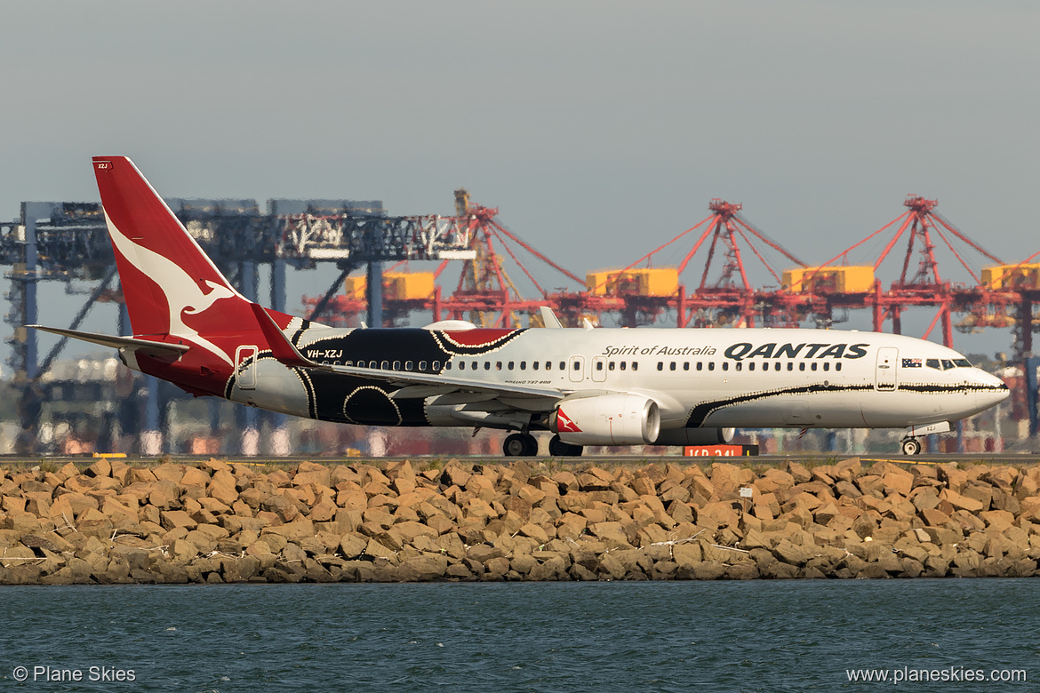 Qantas Boeing 737-800 VH-XZJ at Sydney Kingsford Smith International Airport (YSSY/SYD) Qantas Boeing 737-800 VH-XZJ at Sydney Kingsford Smith International Airport (YSSY/SYD)
