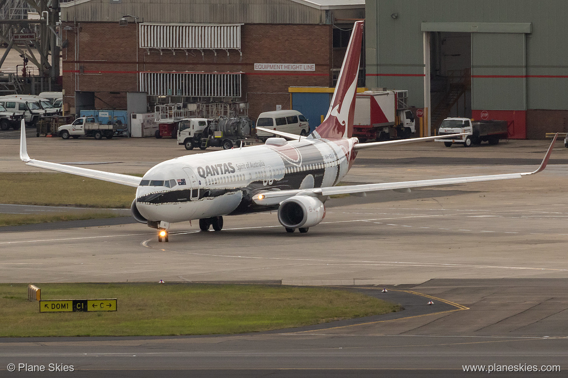 Qantas Boeing 737-800 VH-XZJ at Sydney Kingsford Smith International Airport (YSSY/SYD) Qantas Boeing 737-800 VH-XZJ at Sydney Kingsford Smith International Airport (YSSY/SYD)