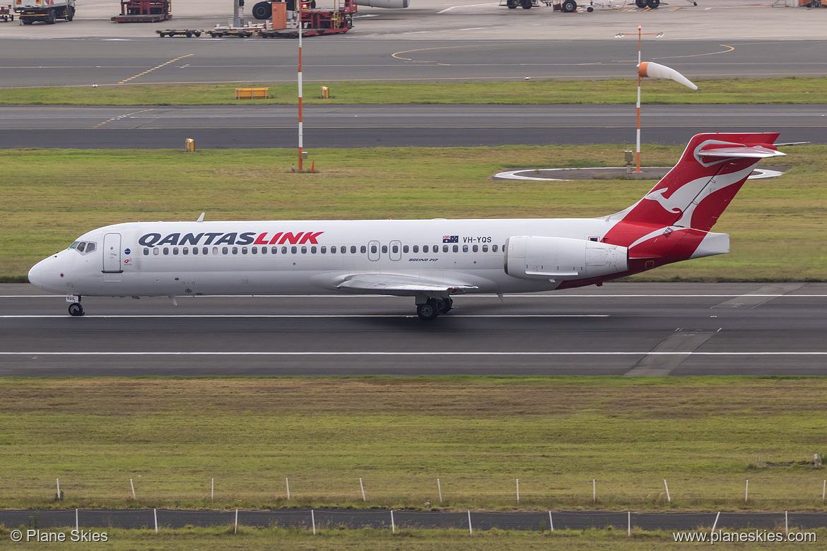 QantasLink Boeing 717-200 VH-YQS at Sydney Kingsford Smith International Airport (YSSY/SYD) QantasLink Boeing 717-200 VH-YQS at Sydney Kingsford Smith International Airport (YSSY/SYD)
