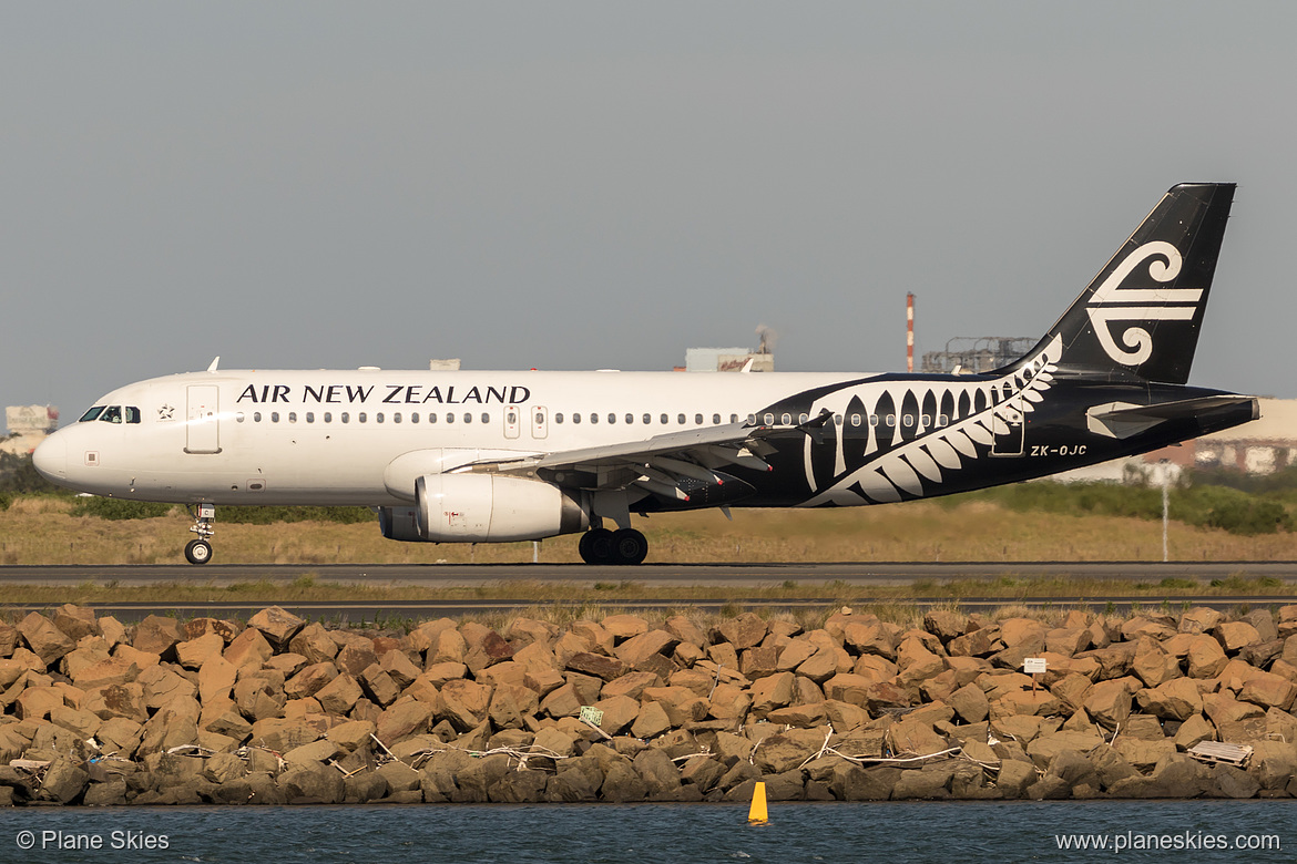 Air New Zealand Airbus A320-200 ZK-OJC at Sydney Kingsford Smith International Airport (YSSY/SYD) Air New Zealand Airbus A320-200 ZK-OJC at Sydney Kingsford Smith International Airport (YSSY/SYD)