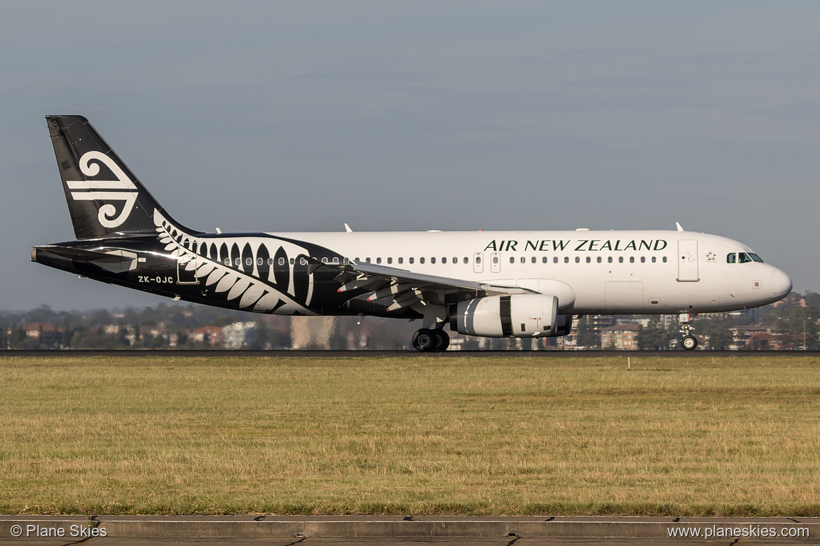 Air New Zealand Airbus A320-200 ZK-OJC at Sydney Kingsford Smith International Airport (YSSY/SYD) Air New Zealand Airbus A320-200 ZK-OJC at Sydney Kingsford Smith International Airport (YSSY/SYD)