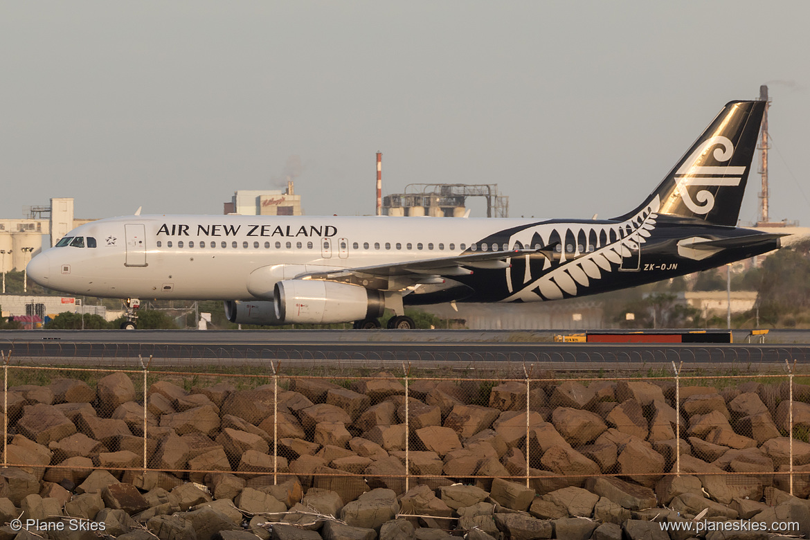 Air New Zealand Airbus A320-200 ZK-OJN at Sydney Kingsford Smith International Airport (YSSY/SYD) Air New Zealand Airbus A320-200 ZK-OJN at Sydney Kingsford Smith International Airport (YSSY/SYD)