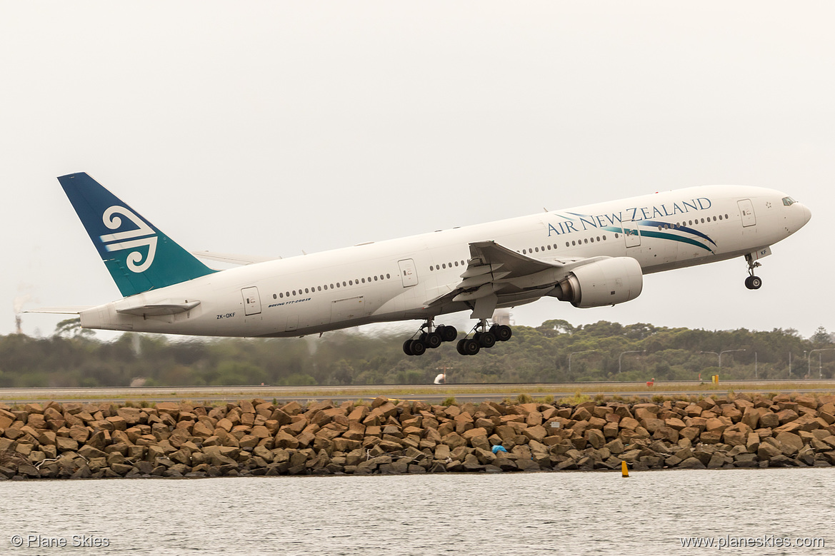 Air New Zealand Boeing 777-200ER ZK-OKF at Sydney Kingsford Smith International Airport (YSSY/SYD) Air New Zealand Boeing 777-200ER ZK-OKF at Sydney Kingsford Smith International Airport (YSSY/SYD)