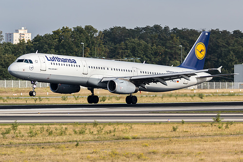 Lufthansa Airbus A321-200 D-AIDQ at Frankfurt am Main International Airport (EDDF/FRA)