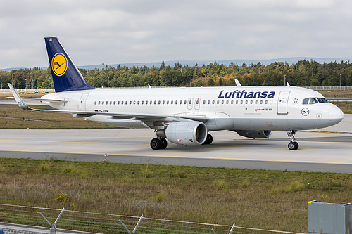 Lufthansa Airbus A320-200 D-AIUM at Frankfurt am Main International Airport (EDDF/FRA)