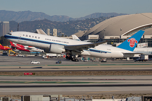 China Southern Airlines Boeing 777F B-2042 at Los Angeles International Airport (KLAX/LAX) China Southern Airlines Boeing 777F B-2042 at Los Angeles International Airport (KLAX/LAX)