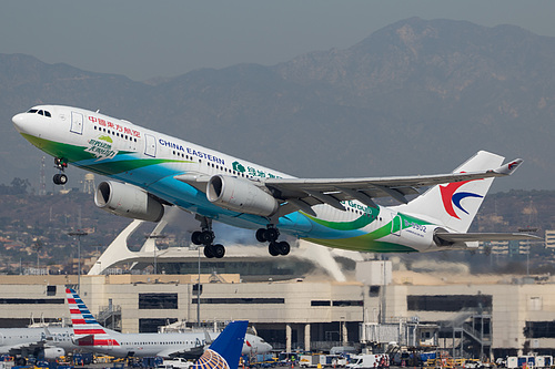 China Eastern Airlines Airbus A330-200 B-5902 at Los Angeles International Airport (KLAX/LAX)