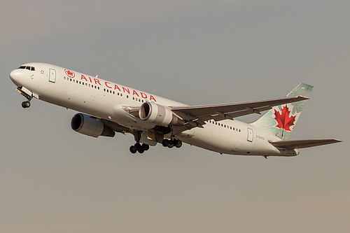 Air Canada Boeing 767-300ER C-GHOZ at Los Angeles International Airport (KLAX/LAX)