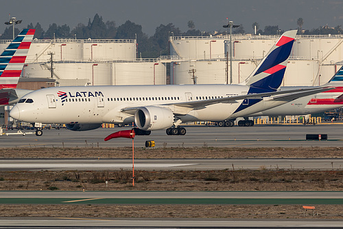 LATAM Chile Boeing 787-8 CC-BBF at Los Angeles International Airport (KLAX/LAX) LATAM Chile Boeing 787-8 CC-BBF at Los Angeles International Airport (KLAX/LAX)