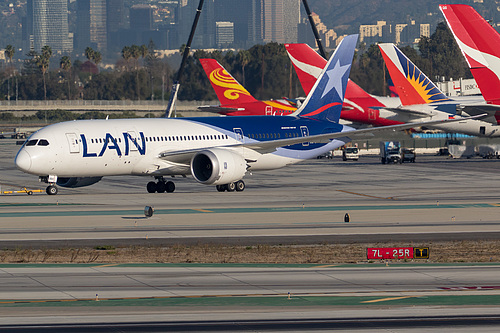 LATAM Chile Boeing 787-8 CC-BBH at Los Angeles International Airport (KLAX/LAX) LATAM Chile Boeing 787-8 CC-BBH at Los Angeles International Airport (KLAX/LAX)