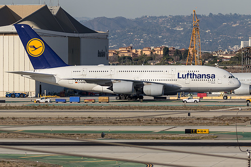 Lufthansa Airbus A380-800 D-AIML at Los Angeles International Airport (KLAX/LAX)