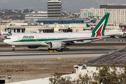Alitalia Boeing 777-200ER EI-ISA at Los Angeles International Airport (KLAX/LAX)