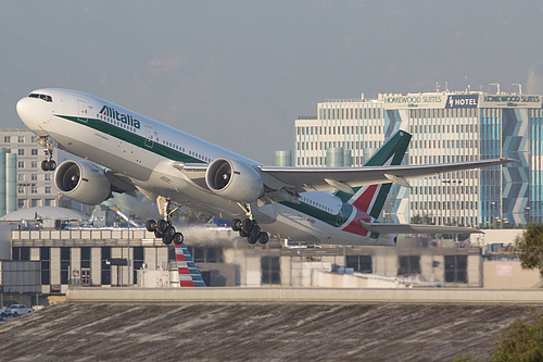 Alitalia Boeing 777-200ER EI-ISD at Los Angeles International Airport (KLAX/LAX)