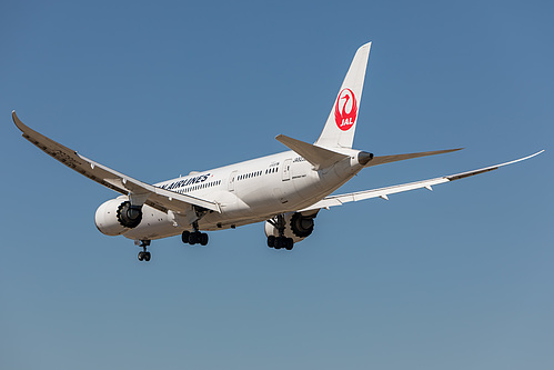 Japan Airlines Boeing 787-8 JA823J at Los Angeles International Airport (KLAX/LAX) Japan Airlines Boeing 787-8 JA823J at Los Angeles International Airport (KLAX/LAX)