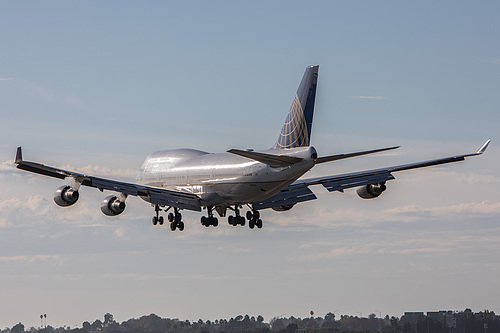 United Airlines Boeing 747-400 N118UA at Los Angeles International Airport (KLAX/LAX) United Airlines Boeing 747-400 N118UA at Los Angeles International Airport (KLAX/LAX)