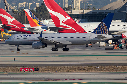 United Airlines Boeing 757-200 N12125 at Los Angeles International Airport (KLAX/LAX)