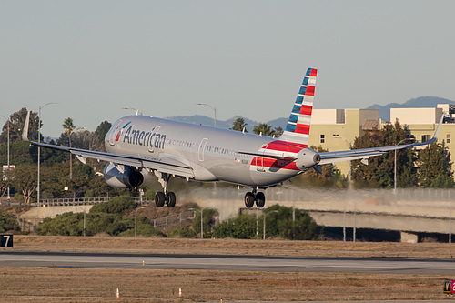 American Airlines Airbus A321-200 N121AN at Los Angeles International Airport (KLAX/LAX)