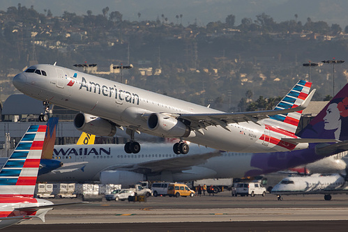 American Airlines Airbus A321-200 N121AN at Los Angeles International Airport (KLAX/LAX) American Airlines Airbus A321-200 N121AN at Los Angeles International Airport (KLAX/LAX)