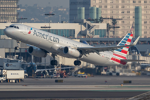 American Airlines Airbus A321-200 N124AA at Los Angeles International Airport (KLAX/LAX)