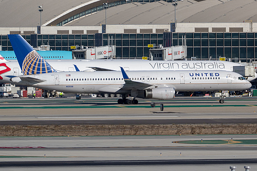 United Airlines Boeing 757-200 N13138 at Los Angeles International Airport (KLAX/LAX) United Airlines Boeing 757-200 N13138 at Los Angeles International Airport (KLAX/LAX)
