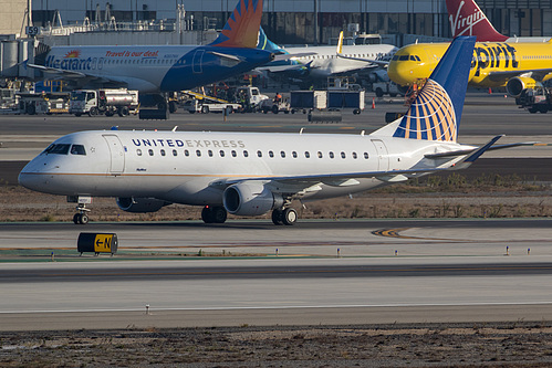 SkyWest Airlines Embraer ERJ-175 N140SY at Los Angeles International Airport (KLAX/LAX)