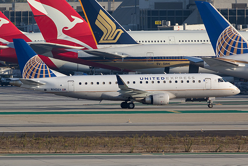 SkyWest Airlines Embraer ERJ-175 N143SY at Los Angeles International Airport (KLAX/LAX)