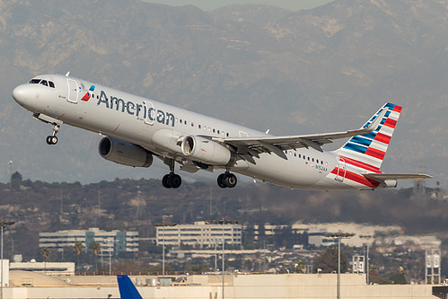 American Airlines Airbus A321-200 N152AA at Los Angeles International Airport (KLAX/LAX) American Airlines Airbus A321-200 N152AA at Los Angeles International Airport (KLAX/LAX)