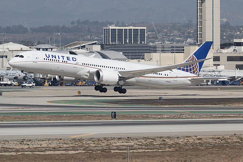 United Airlines Boeing 787-9 N15969 at Los Angeles International Airport (KLAX/LAX)