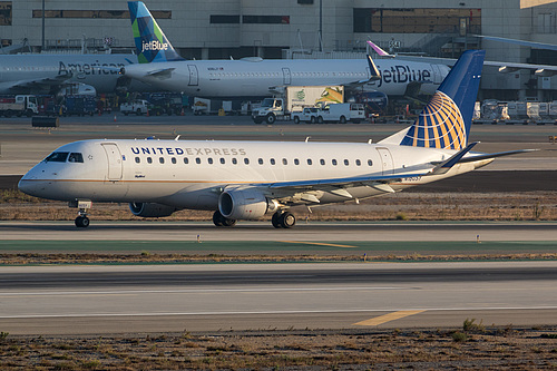 SkyWest Airlines Embraer ERJ-175 N160SY at Los Angeles International Airport (KLAX/LAX)