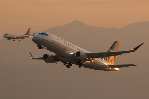 SkyWest Airlines Embraer ERJ-175 N167SY at Los Angeles International Airport (KLAX/LAX)