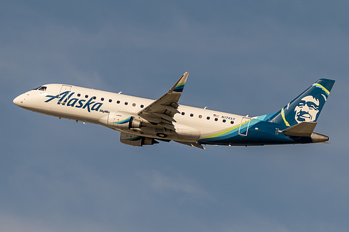 SkyWest Airlines Embraer ERJ-175 N174SY at Los Angeles International Airport (KLAX/LAX)