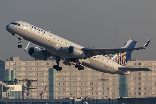 United Airlines Boeing 757-200 N19117 at Los Angeles International Airport (KLAX/LAX)