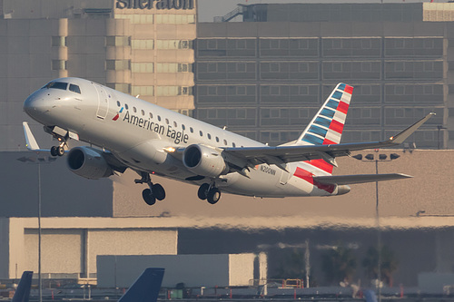 Compass Airlines Embraer ERJ-175 N200NN at Los Angeles International Airport (KLAX/LAX)