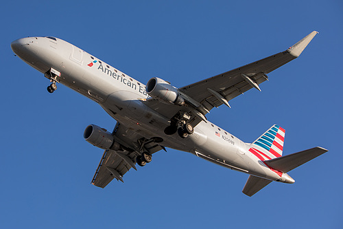 Compass Airlines Embraer ERJ-175 N206NN at Los Angeles International Airport (KLAX/LAX)