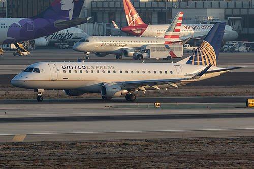 SkyWest Airlines Embraer ERJ-175 N207SY at Los Angeles International Airport (KLAX/LAX)