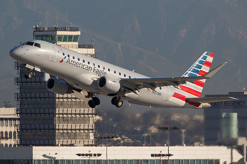 Compass Airlines Embraer ERJ-175 N217NN at Los Angeles International Airport (KLAX/LAX)