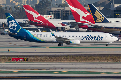 Alaska Airlines Boeing 737-900ER N237AK at Los Angeles International Airport (KLAX/LAX)