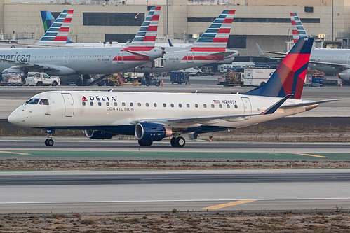 SkyWest Airlines Embraer ERJ-175 N240SY at Los Angeles International Airport (KLAX/LAX)