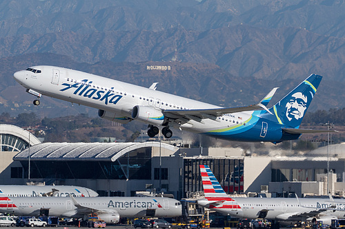 Alaska Airlines Boeing 737-900ER N247AK at Los Angeles International Airport (KLAX/LAX)
