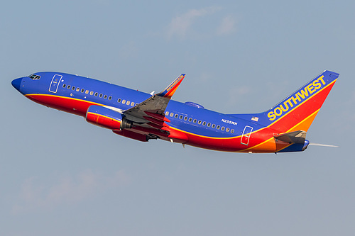 Southwest Airlines Boeing 737-700 N255WN at Los Angeles International Airport (KLAX/LAX)