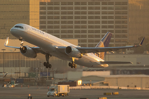 United Airlines Boeing 757-200 N26123 at Los Angeles International Airport (KLAX/LAX) United Airlines Boeing 757-200 N26123 at Los Angeles International Airport (KLAX/LAX)