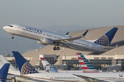 United Airlines Boeing 737-800 N26215 at Los Angeles International Airport (KLAX/LAX)