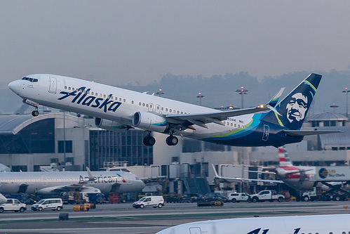 Alaska Airlines Boeing 737-900ER N263AK at Los Angeles International Airport (KLAX/LAX)