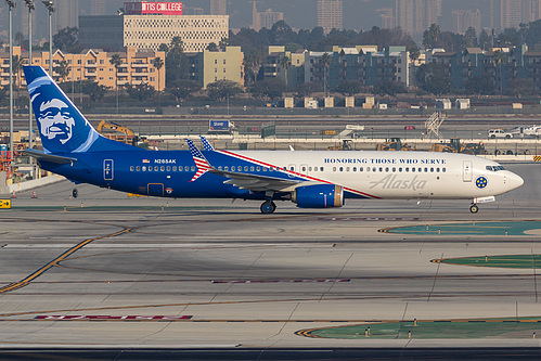 Alaska Airlines Boeing 737-900ER N265AK at Los Angeles International Airport (KLAX/LAX)