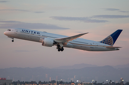 United Airlines Boeing 787-9 N26960 at Los Angeles International Airport (KLAX/LAX) United Airlines Boeing 787-9 N26960 at Los Angeles International Airport (KLAX/LAX)