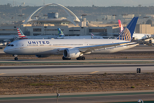 United Airlines Boeing 787-9 N27958 at Los Angeles International Airport (KLAX/LAX) United Airlines Boeing 787-9 N27958 at Los Angeles International Airport (KLAX/LAX)