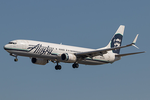 Alaska Airlines Boeing 737-900 N317AS at Los Angeles International Airport (KLAX/LAX)